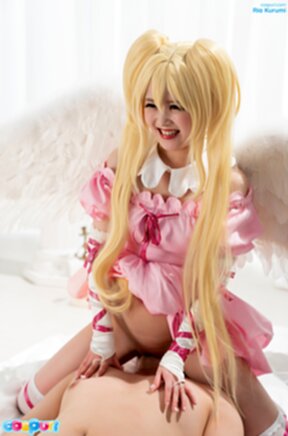 Ria Kurumi face sitting while giving handjob