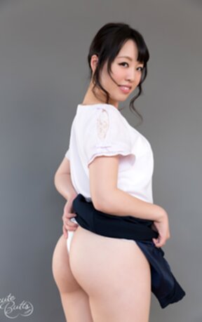 Yuka Shirayuki strips kogal uniform and gives assjob