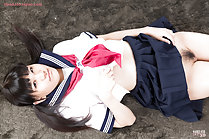 Kogal Mamiya Tsukushi lying on her back wearing seifuku uniform raising skirt exposing natural pussy hair