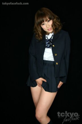 Office lady Kimiki Nana on her knees sucking cock